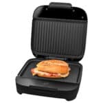Oster Sandwichera Compacta con Platos Hondos CKSTSM400, Negro (4)