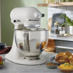 Batidora KitchenAid Artisan 4.7L cabezal inclinable - Porcelain White (KSM150PSPL) - Imagen 3